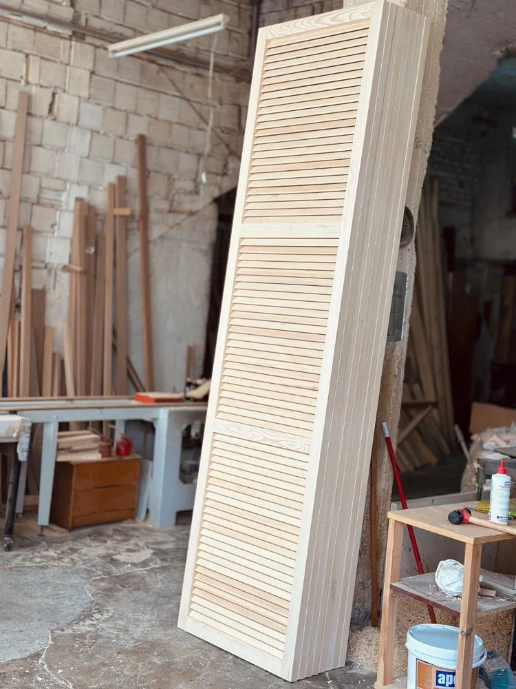 Fabricación de persiana mallorquina estrecha y alta