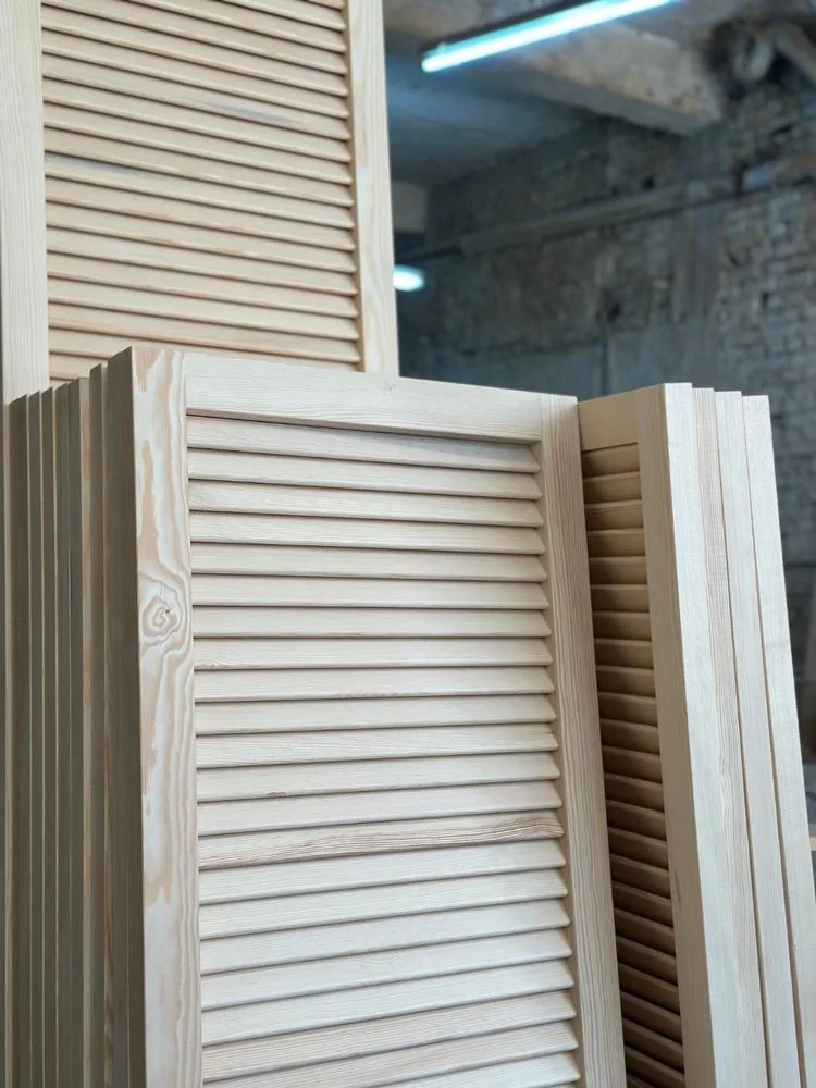 Fabricación por lotes de contraventanas de madera